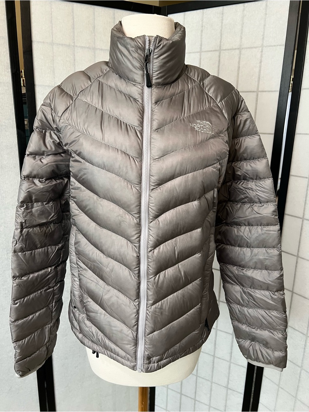 The North Face Women's Silver/Grey Insulated Packable Jacket